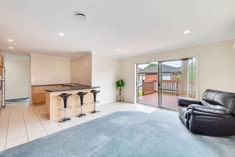 Photo of property in 12 Parkcrest Drive, Henderson, Auckland, 0612