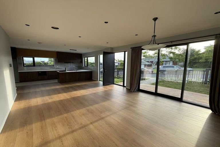 Photo of property in 21 Voltaire Court, Botany Downs, Auckland, 2010