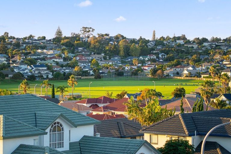 Photo of property in 15 Tumbridge Place, Somerville, Auckland, 2014