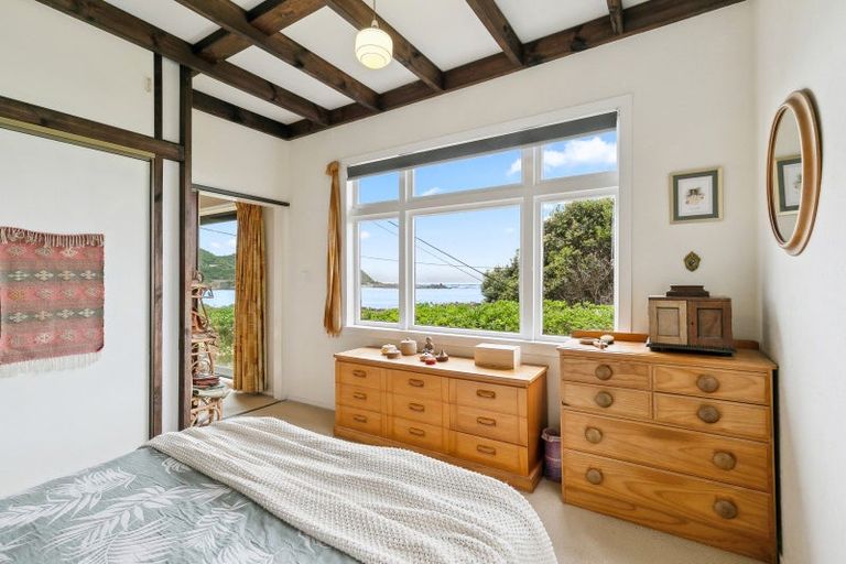 Photo of property in 140 The Esplanade, Houghton Bay, Wellington, 6023