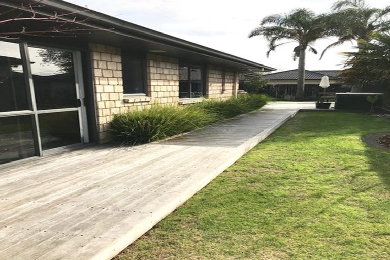 Photo of property in 16 Sarah Place, Papamoa Beach, Papamoa, 3118