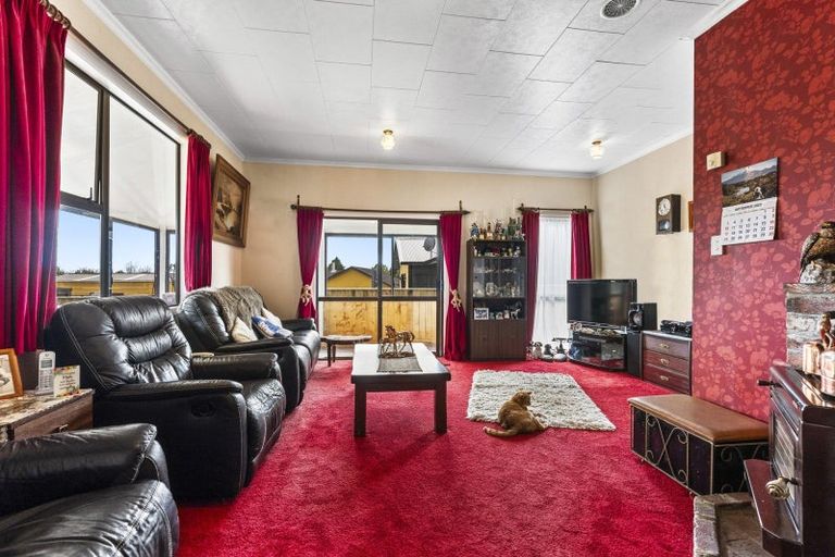 Photo of property in 12 Dunn Street, Egmont Village, 4372