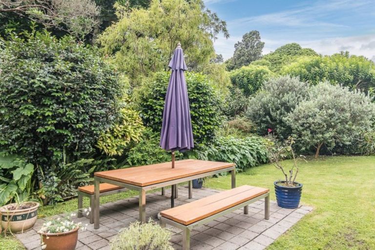 Photo of property in 4 Kaikomako Road, Waikanae, 5036