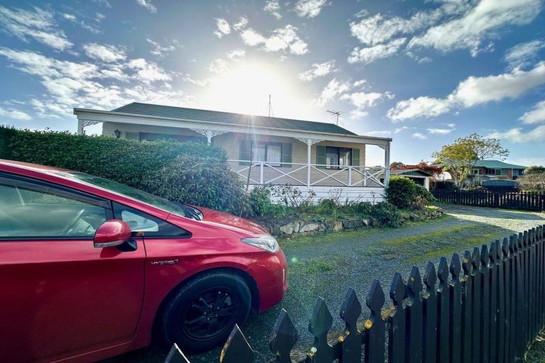 Photo of property in 22 Mcneil Street, Balclutha, 9230
