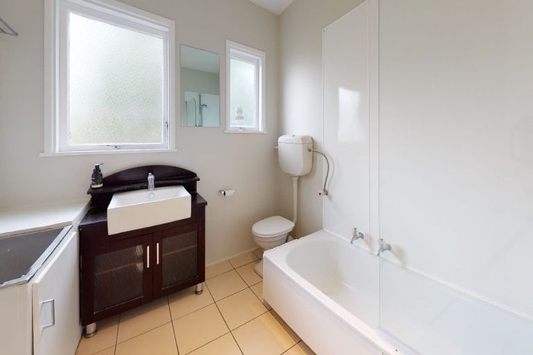 Photo of property in 12/11 Tawera Road, Greenlane, Auckland, 1051
