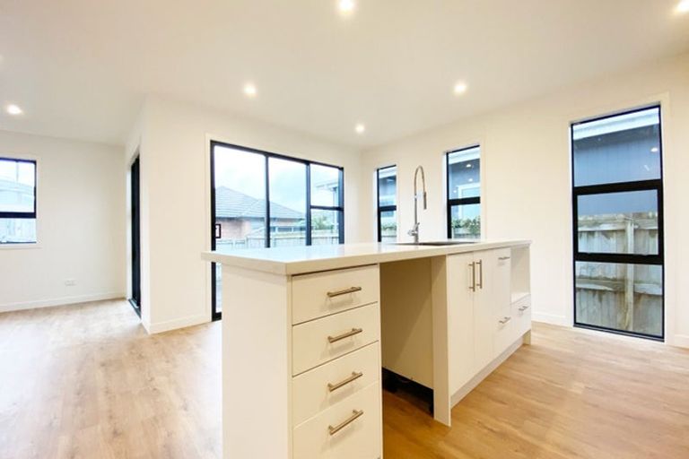 Photo of property in 4 Millfield Lane, Papakura, 2110