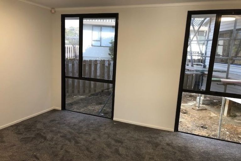 Photo of property in 30 Devonshire Road, Unsworth Heights, Auckland, 0632