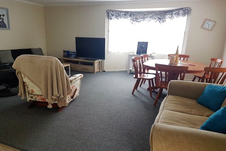 Photo of property in 2b Cliff Road, Papakura, 2110