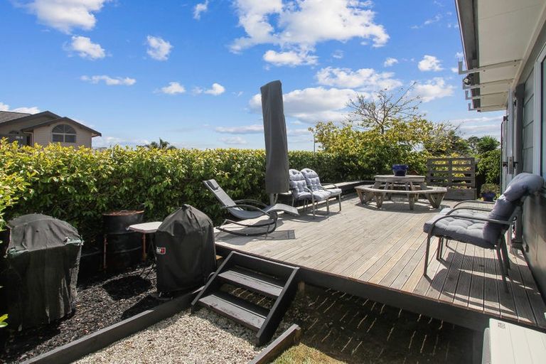 Photo of property in 25 Crispe Road, Clarks Beach, 2122