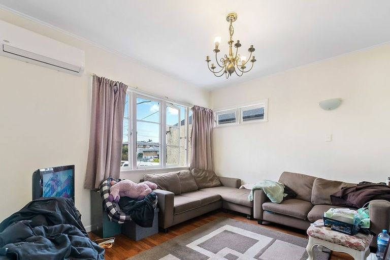 Photo of property in 1 Fowlds Avenue, Sandringham, Auckland, 1025