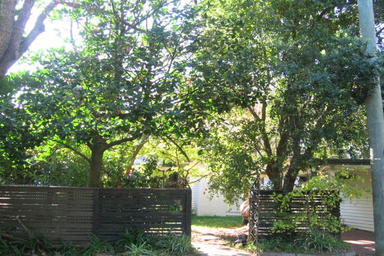 Photo of property in 28 Tawa Street, Eastbourne, Lower Hutt, 5013