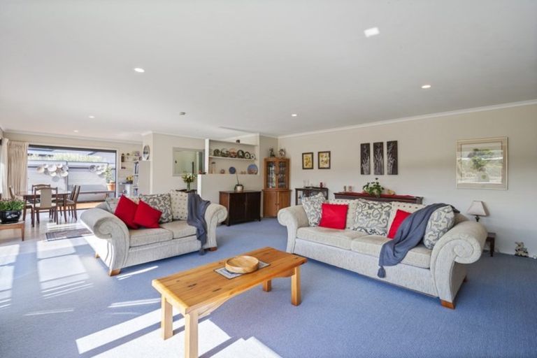 Photo of property in 14 Lakemere Way, Kinloch, Taupo, 3377