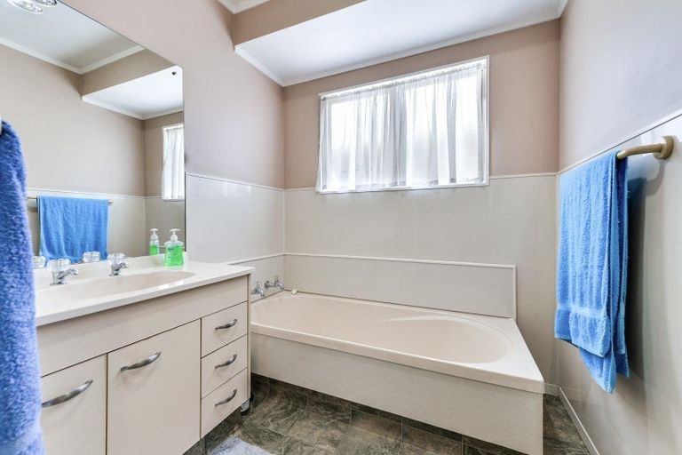 Photo of property in 30 Rosehill Place, Nawton, Hamilton, 3200