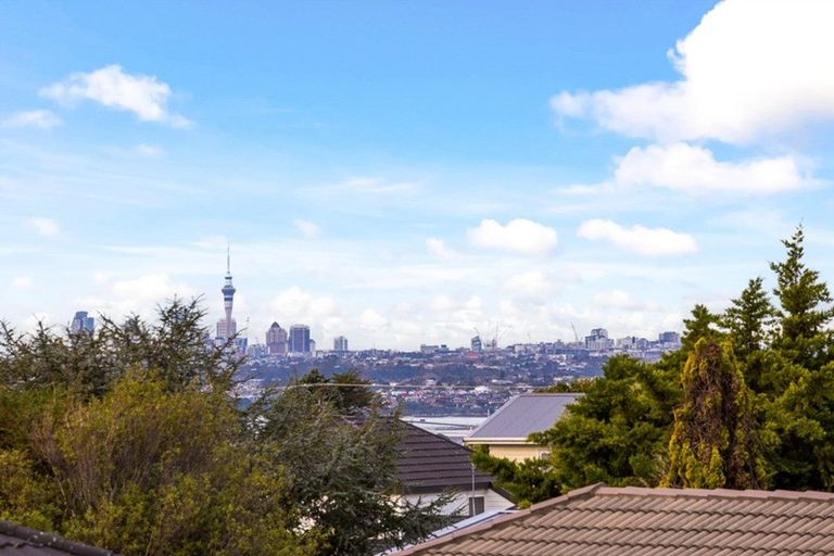 Photo of property in 5 Humphrey Kemp Avenue, Henderson, Auckland, 0612