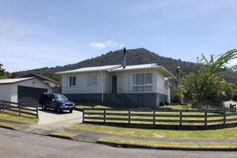 Photo of property in 33 Gem Street, Pukehangi, Rotorua, 3015