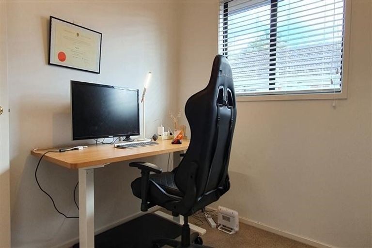 Photo of property in 12 Cherub Place, West Harbour, Auckland, 0618