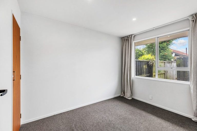 Photo of property in 2/1 Delaware Crescent, Russley, Christchurch, 8042