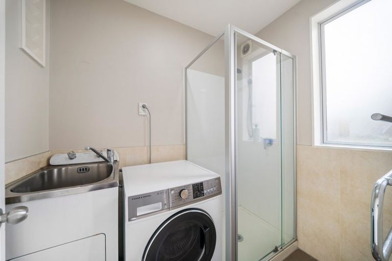 Photo of property in 14/6 Islington Avenue, New Lynn, Auckland, 0600