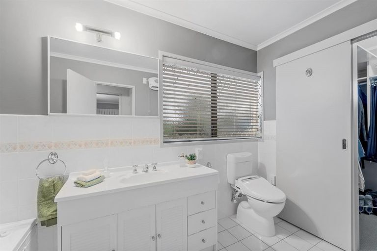 Photo of property in 1/65 Aberdeen Road, Castor Bay, Auckland, 0620