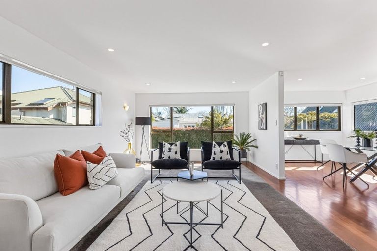 Photo of property in 55 Dignan Street, Point Chevalier, Auckland, 1022