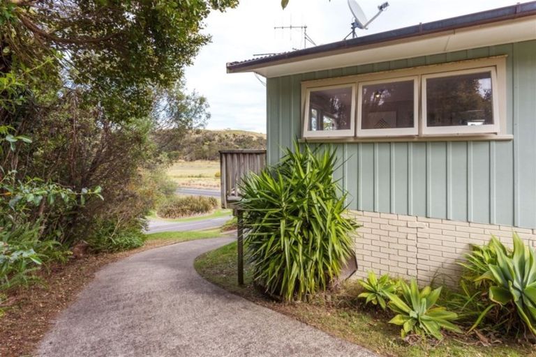 Photo of property in 4 Ocean Beach Road, Tairua, 3508