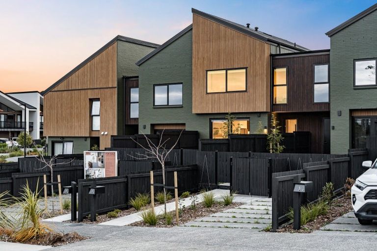 Photo of property in 9 Golden Fall Road, Hobsonville, 0616