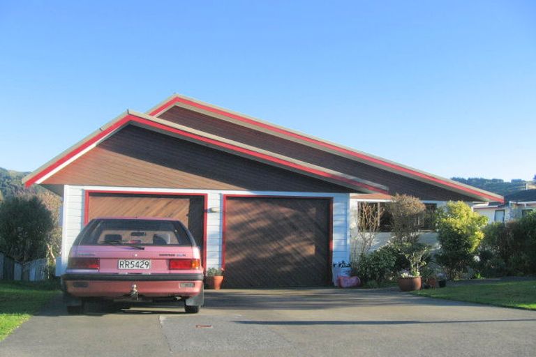 Photo of property in 18 Barque Crescent, Whitby, Porirua, 5024