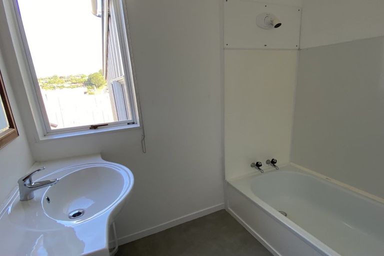 Photo of property in 1a Wiriana Place, Stanmore Bay, Whangaparaoa, 0932