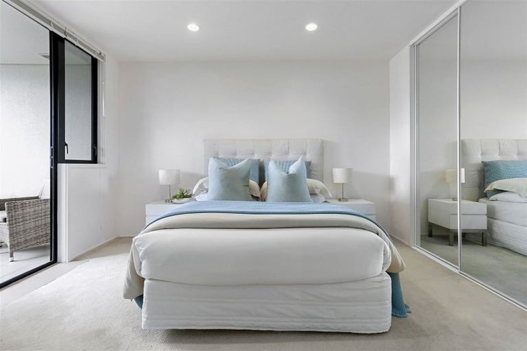 Photo of property in 3c/173 Hurstmere Road, Takapuna, Auckland, 0622