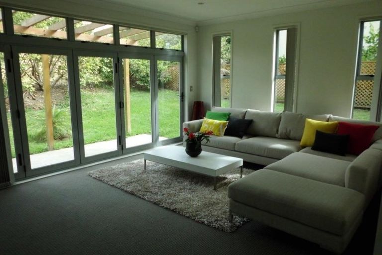 Photo of property in 7b Clearwater Cove, West Harbour, Auckland, 0618