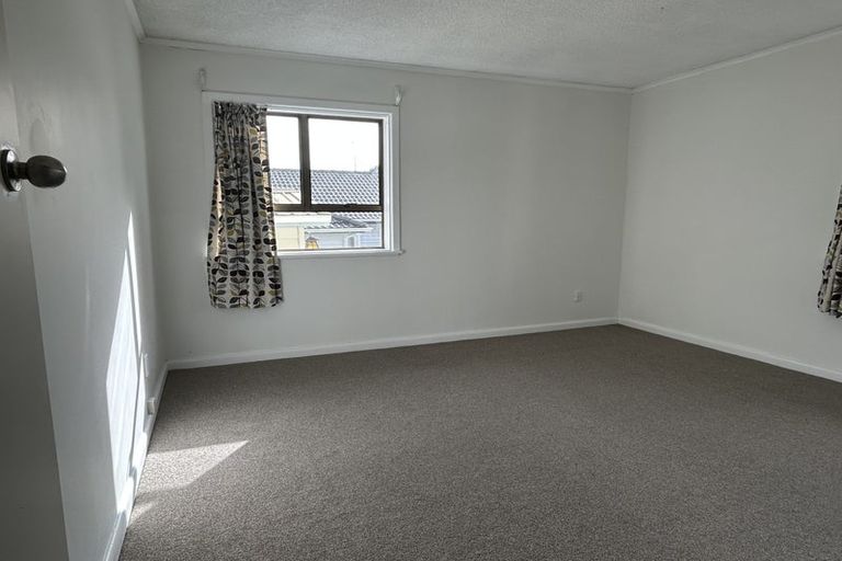 Photo of property in 20 Kauri Glen Road, Northcote, Auckland, 0627