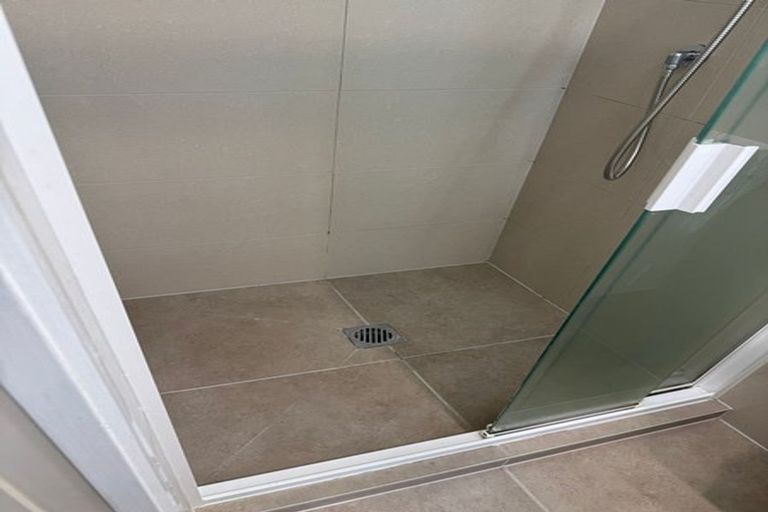 Photo of property in 2/6 Raddock Place, Half Moon Bay, Auckland, 2012