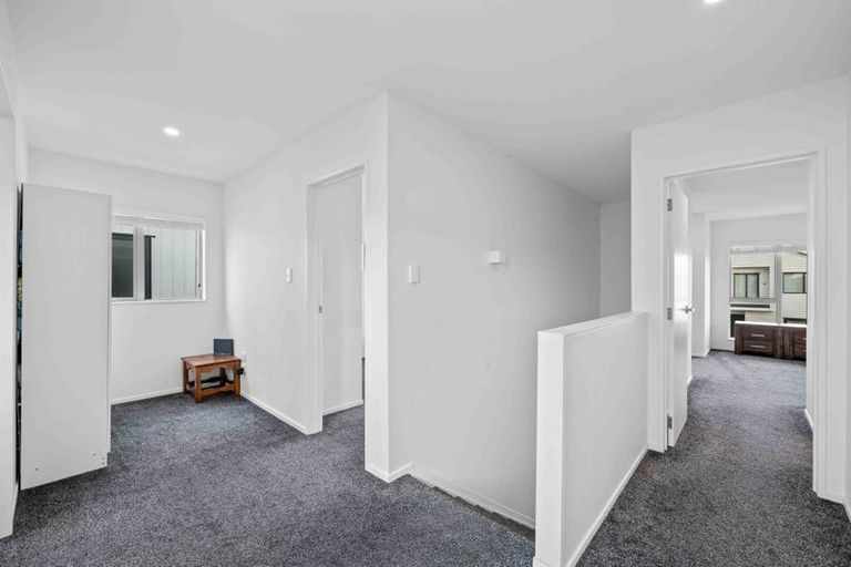 Photo of property in 102 Bellbird Street, Papakura, 2110