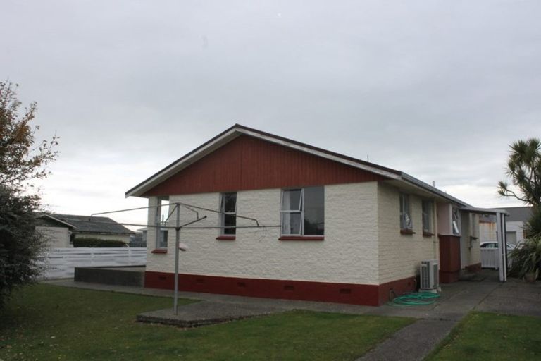 Photo of property in 74 Forfar Crescent, Rockdale, Invercargill, 9812