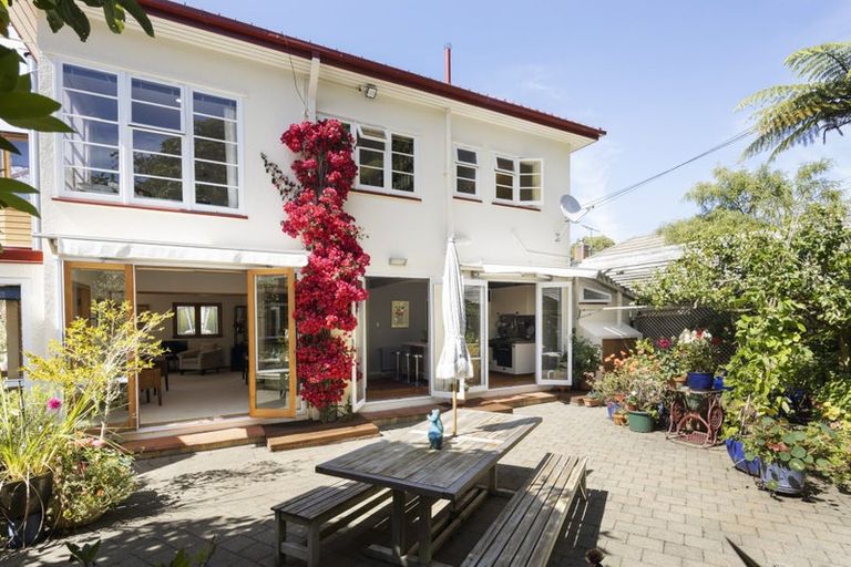 Photo of property in 6 Darwin Street, Karori, Wellington, 6012