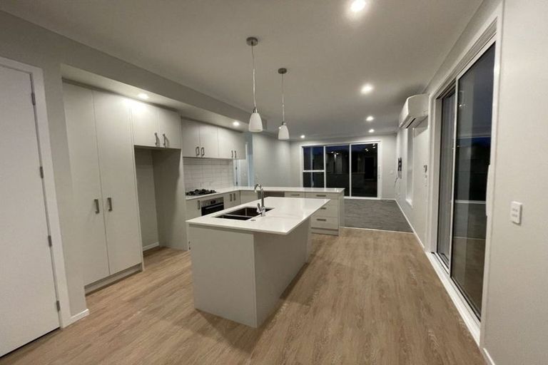 Photo of property in 14 Koreke Close, Kenepuru, Porirua, 5022