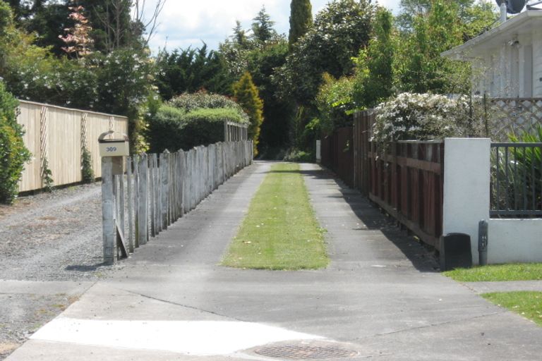 Photo of property in 309 Shakespeare Street, Leamington, Cambridge, 3432