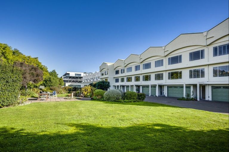 Photo of property in 10/26 West Quay, Ahuriri, Napier, 4110