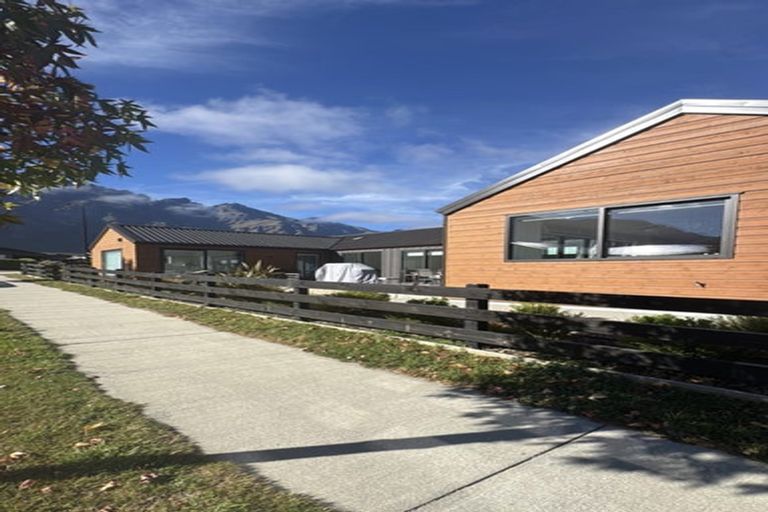 Photo of property in 34 Howden Drive, Jacks Point, 9371
