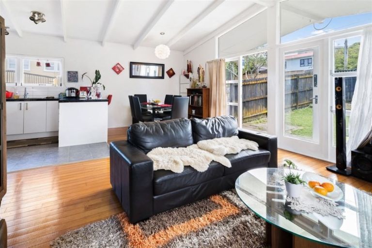 Photo of property in 1/40 Edgeworth Road, Glenfield, Auckland, 0629
