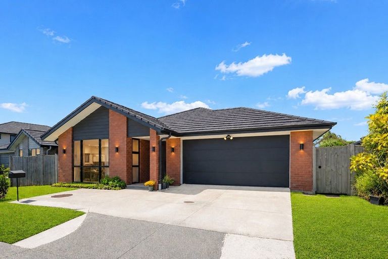 Photo of property in 30 Waituarua Drive, Takanini, 2112