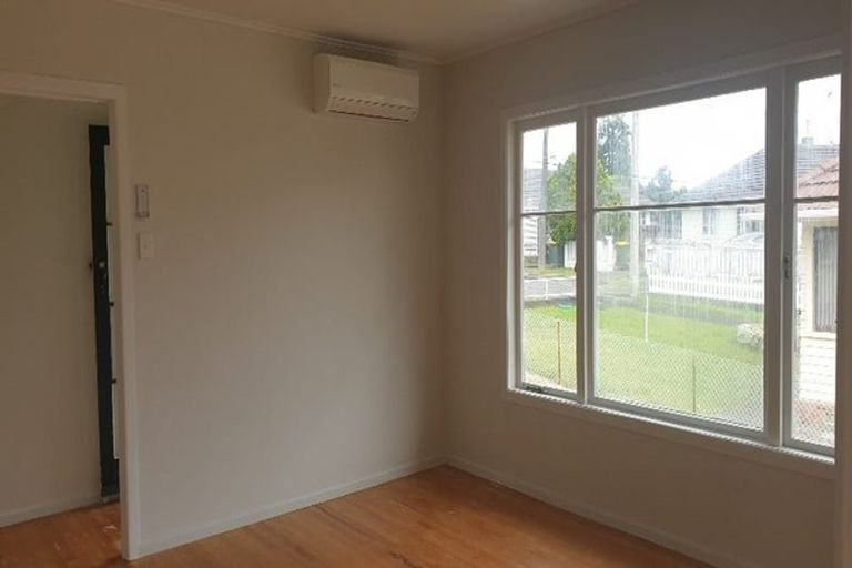 Photo of property in 10 Albert Pryor Avenue, Henderson, Auckland, 0612