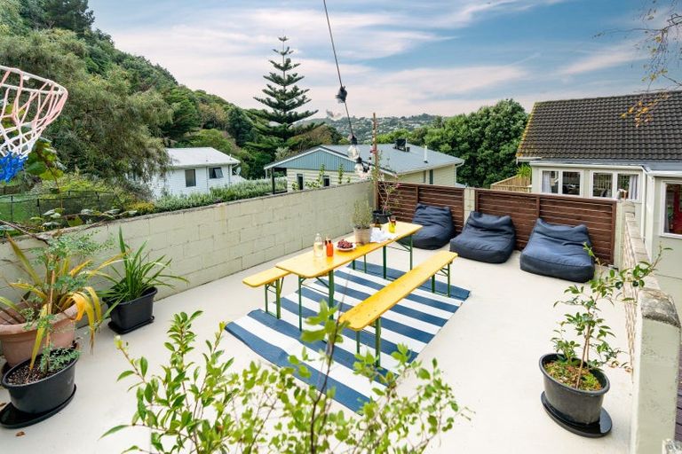 Photo of property in 6 Maybury Way, Island Bay, Wellington, 6023