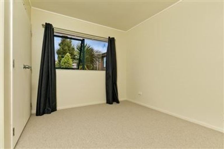 Photo of property in 12a Firle Place, Green Bay, Auckland, 0604