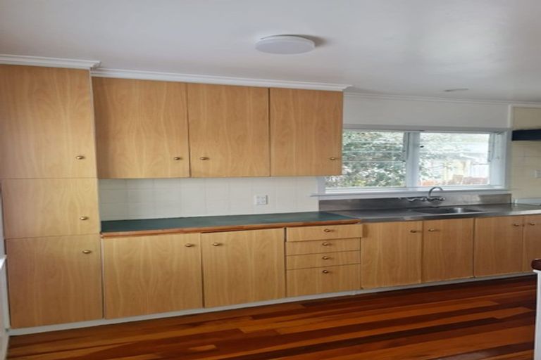 Photo of property in 17 Windy Ridge Road, Glenfield, Auckland, 0629