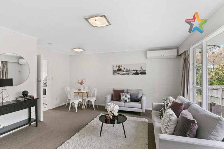 Photo of property in 9 Ranelagh Terrace, Karori, Wellington, 6012