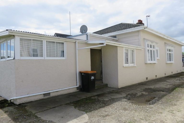 Photo of property in 6 Pirie Street, Palmerston North, 4410