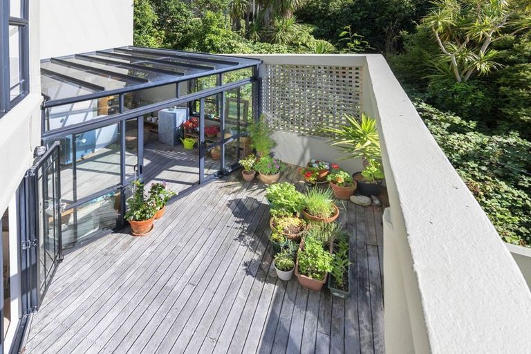 Photo of property in 2/79 Grafton Road, Roseneath, Wellington, 6011