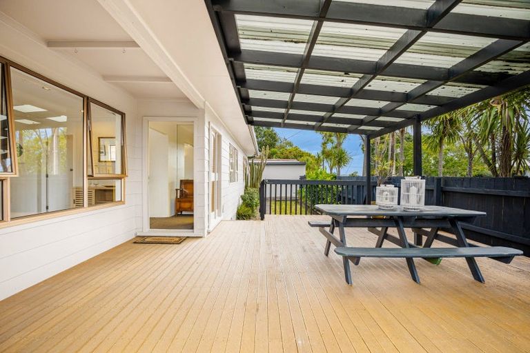 Photo of property in 27 Ferry Parade, Herald Island, Auckland, 0618