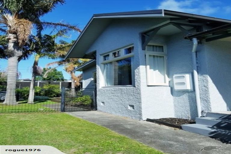 Photo of property in 28 Malvern Road, Morningside, Auckland, 1022